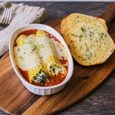 Spinach and Four-Cheese Manicotti with Parmesan-Garlic Bread<br>Delivery February 10-14