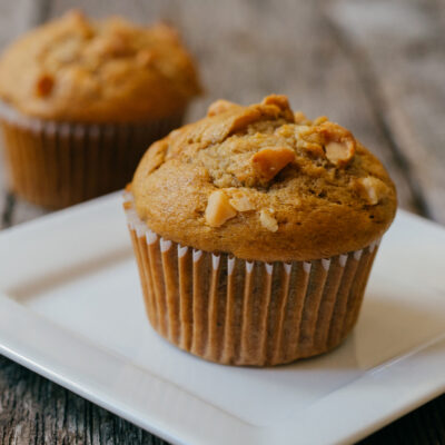 Banana-Macadamia Nut Muffins<br>Delivery May 26-30